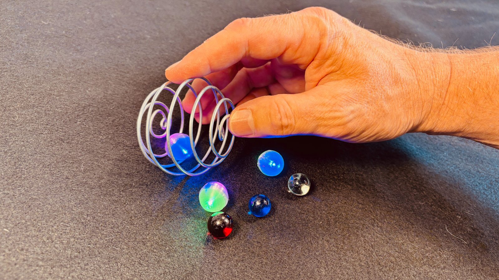 Zorbit Sphere by Super Flow Yo is a groovy hand-held spiral cage for spinning marbles, comes with 3 glass and 3 LED marbles.